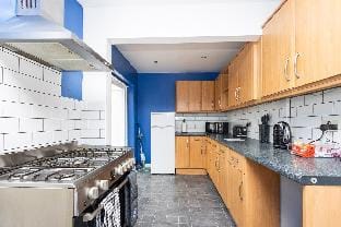 Free Parking, Free WiFi, Pool Table, Self Check-in Vacation rental in Leeds