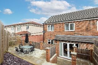 Free Parking & WiFi, Master En-suite, Fussball Vacation rental in Leeds