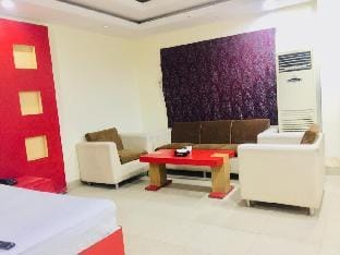 Five Mounts Hotel And Restaurant Apartment in Punjab