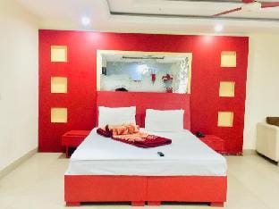 Five Mounts Hotel And Restaurant Apartment in Punjab
