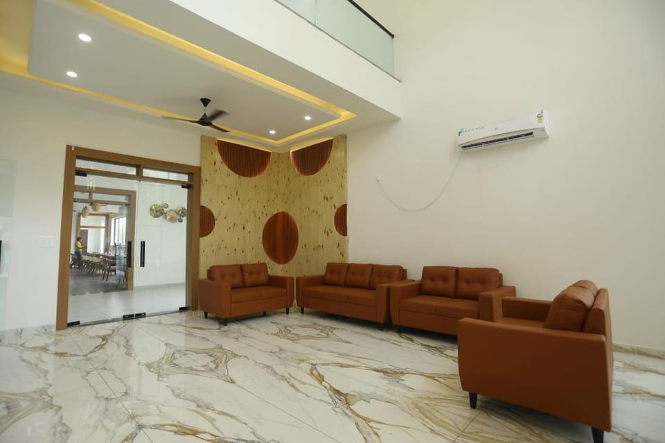 Creek Wood Hotel in Uttarakhand