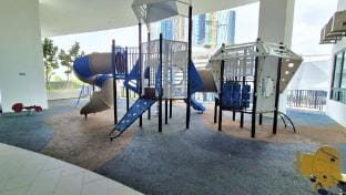 Up to 9 Pax, I-City, ISuite FREE WIFI 50" Smart TV Apartment in Selangor, Malaysia