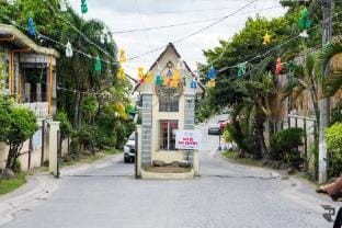 Your Affordable Gold  House  (up 13 pax maximum) Vacation rental in Angeles
