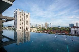 Tropicana 218: Spacious Luxury 3BR 3car park 11pax Apartment in George Town