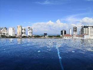Tropicana 218: Spacious Luxury 3BR 3car park 11pax Apartment in George Town