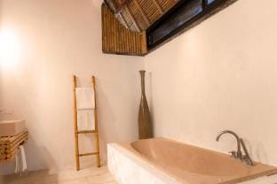 Cadudasa Beachfront 6 BR Private Pool Villa Y005 Villa in Bali