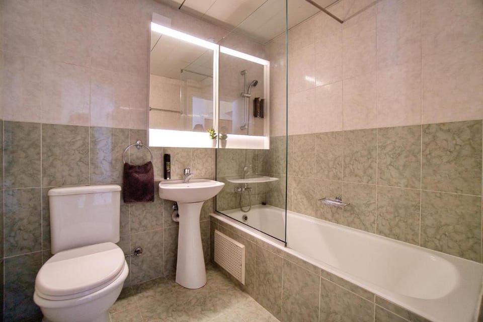 Queen Gardens R 313 Apartment in Paphos