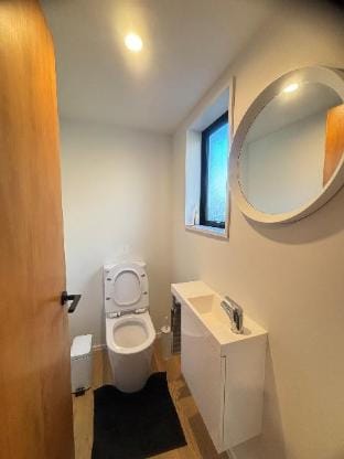 Airport Retreat: 4BR 8 Guests Vacation rental in Christchurch