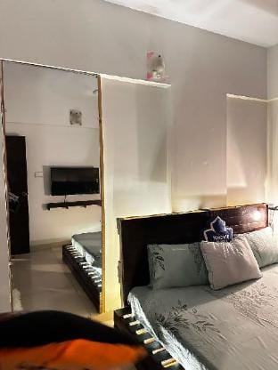 Maison: Cozy 2BR flat in DHA Apartment in Karachi
