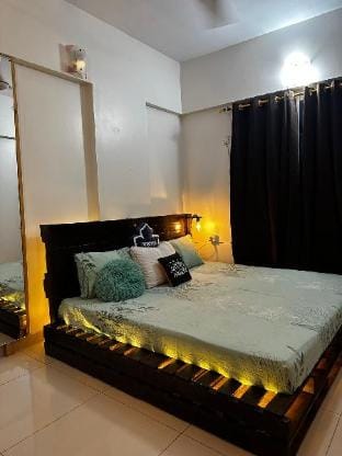 Maison: Cozy 2BR flat in DHA Apartment in Karachi