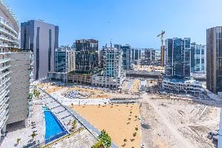 Bright & Elegant Studio I Balcony | Speedy Wi-Fi Apartment in Dubai