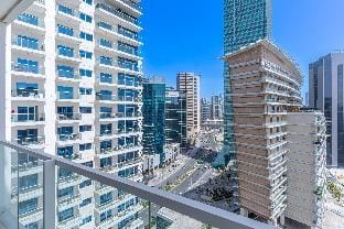 Bright & Elegant Studio I Balcony | Speedy Wi-Fi Apartment in Dubai
