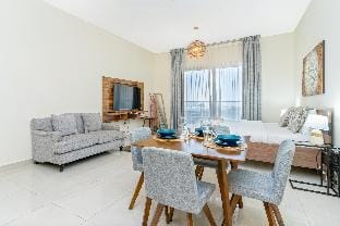 Canal View I Spacious apt I High speed Wi-fi Apartment in Dubai