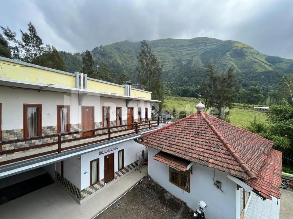 Family Homestay Syariah Bromo Mitra RedDoorz Hotel in East Java