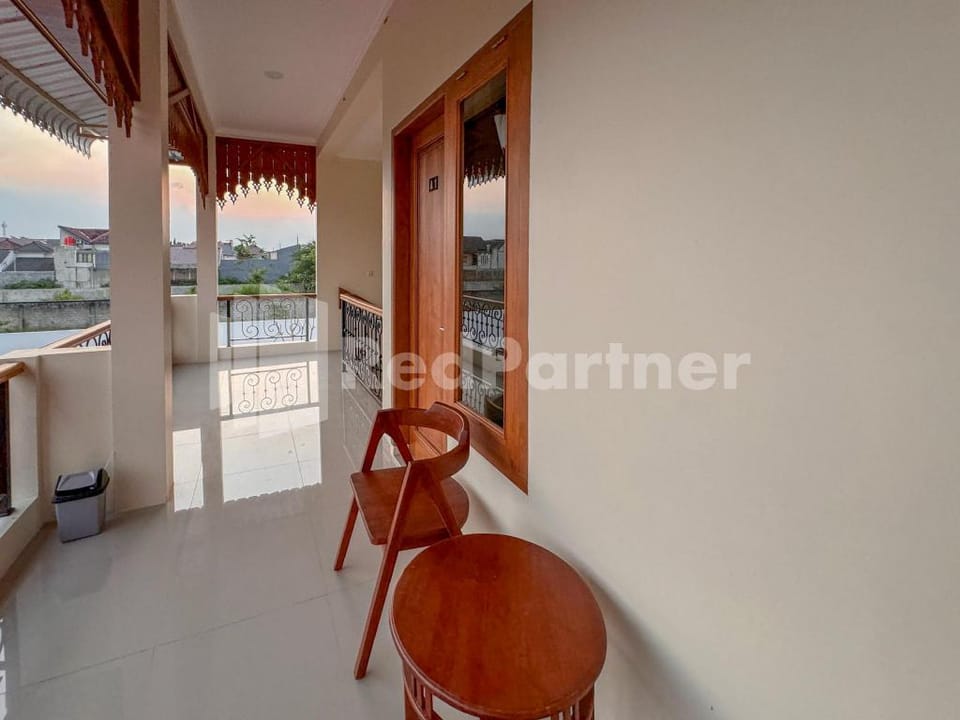 Ndalem Joglo Kawijayan Syariah Mitra RedDoorz Hotel in Indonesia