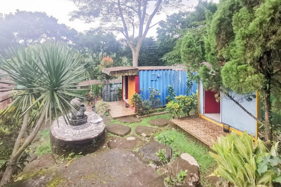 Hotel Container Inn Puncak Mitra RedDoorz Hotel in West Java