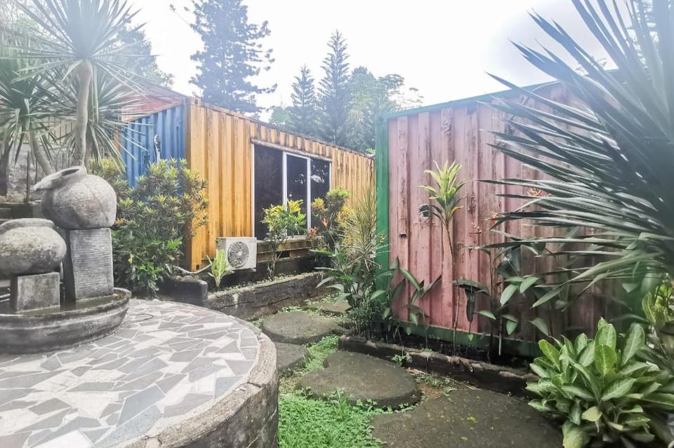 Hotel Container Inn Puncak Mitra RedDoorz Hotel in West Java