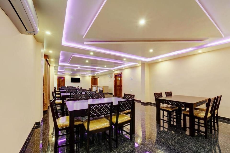 Super Townhouse OAK The Dev Regency Hotel in India
