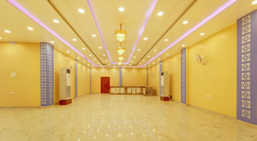 Super Townhouse OAK The Dev Regency Hotel in India