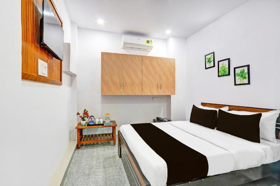 Super Hotel O Karmanghat Near TKR khaman Hotel in Hyderabad