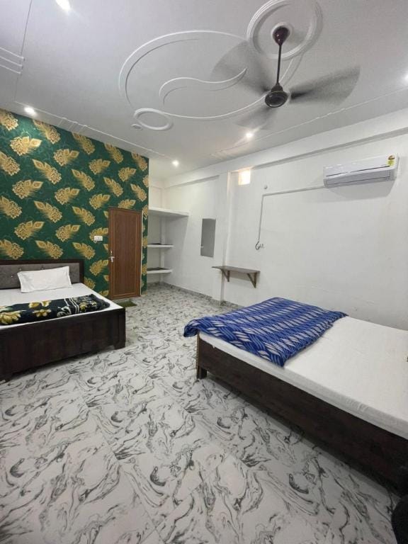 Goroomgo Ayodhya Dham Guest House Near Ram Mandir Ayodhya Hotel in Nepal
