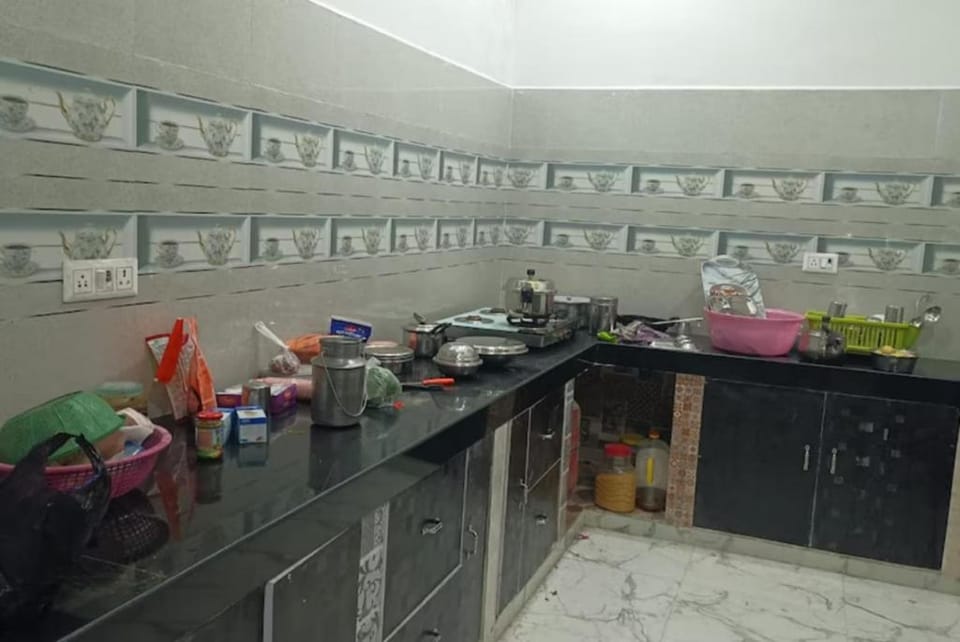 Goroomgo Ayodhya Dham Guest House Near Ram Mandir Ayodhya Hotel in Nepal