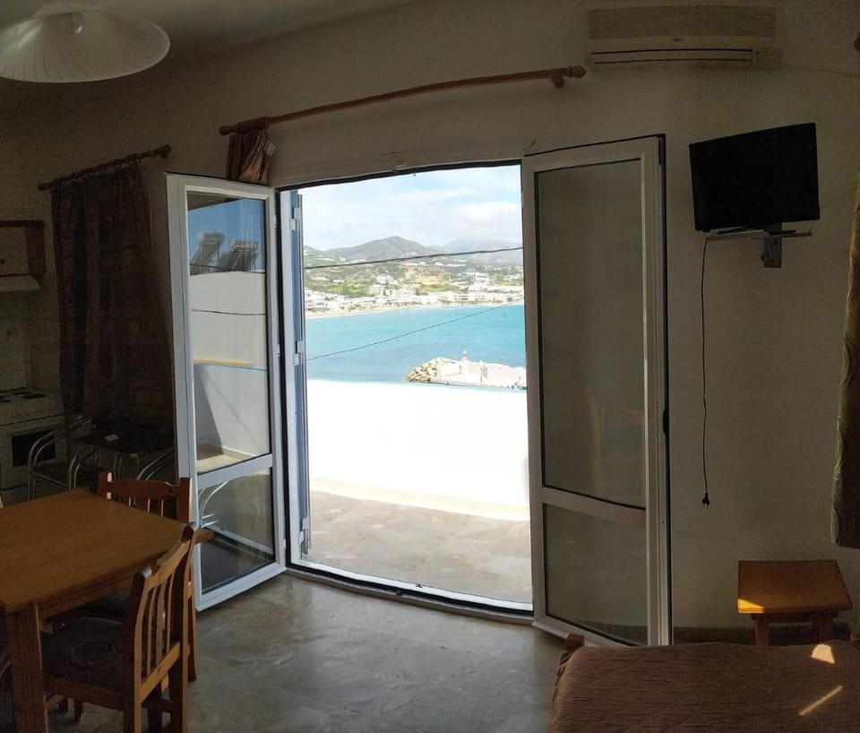 Sea View And Mountain View Apartment For 4 People Apartment in Lasithi