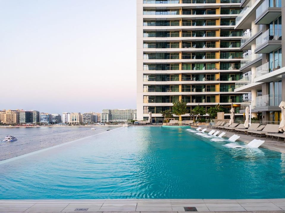 Perfect sea view, Private beach access, 2-BDR Apartment in Dubai