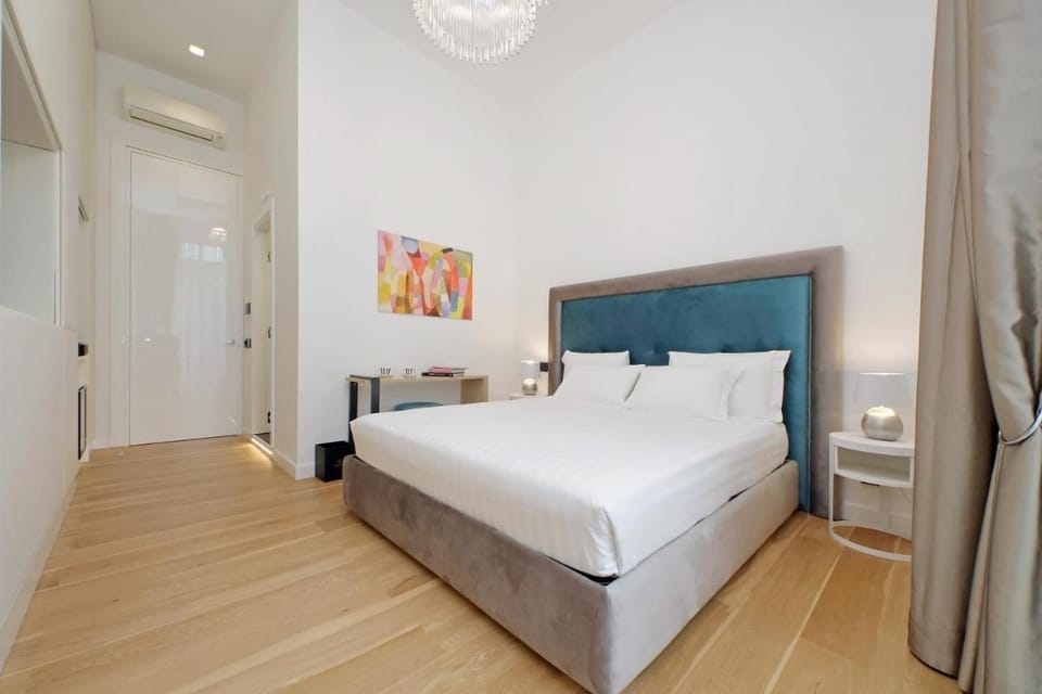 Domus Aurea Luxury Suites Bed and Breakfast in Rome