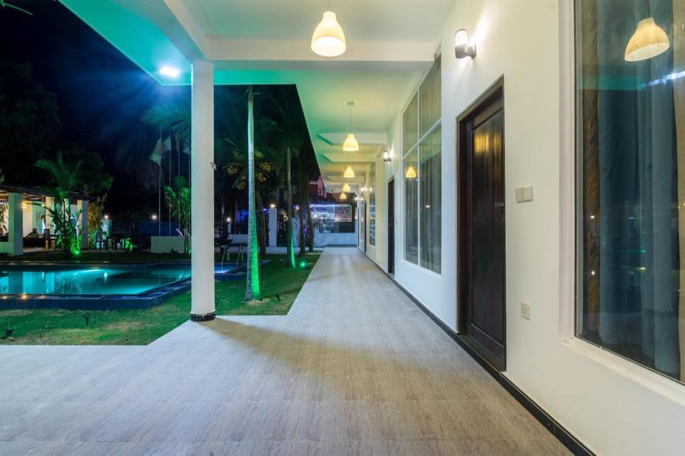 Queen’s Bay Hotel Hotel in Sri Lanka