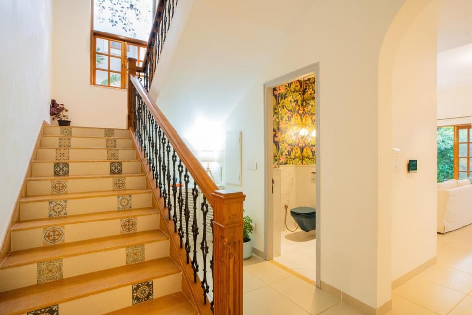 ELIVAAS 4 BHK with Pvt Pool in Arpora - Lumin Villa in Goa, India