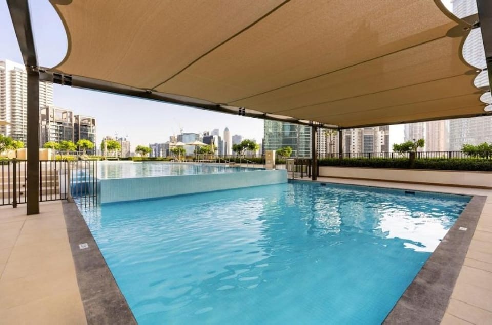 Luxury 1-Bedroom Apartment At Burj Crown. Bed and Breakfast in Dubai
