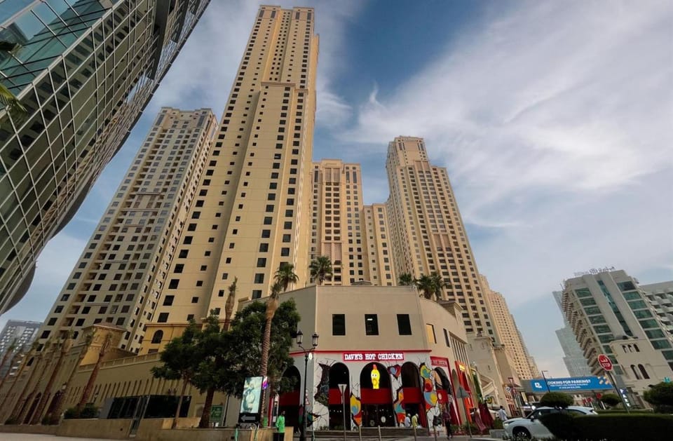 Elite LUX Holiday Homes - Beachside Haven Stylish 1 BHK in JBR Dubai Apartment in Dubai