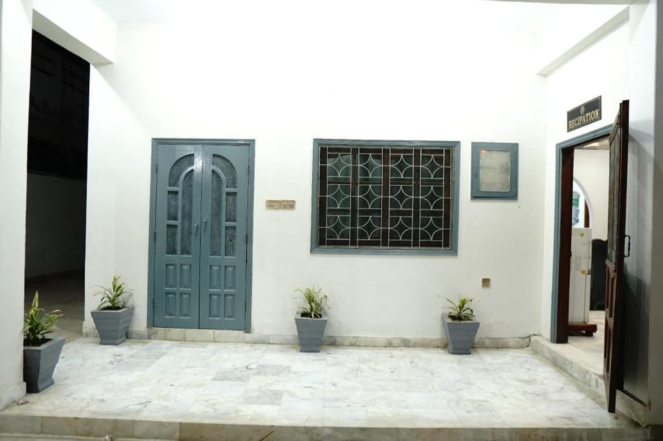 Serenity Lodge Guest House Bed and Breakfast in Sindh