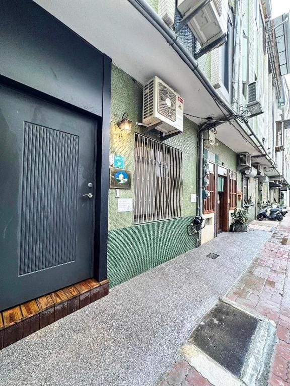 Slow Tainan Entire Homes 慢步南國 雙包棟民宿 Bed and Breakfast in Kaohsiung