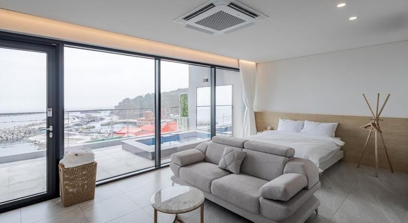 Pohang Madame Annette Pool Villa - dogs allowed Bed and Breakfast in South Korea