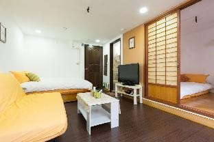 MRT Ximen No. 1 Elevator Cozy Room for 4-6 Persons (No Daily Cleaning Provided) Apartment in Taipei City