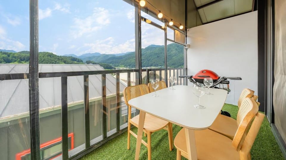 Gapyeong Dangdangi Pet Glamping Gold Bed and Breakfast in Gyeonggi-do