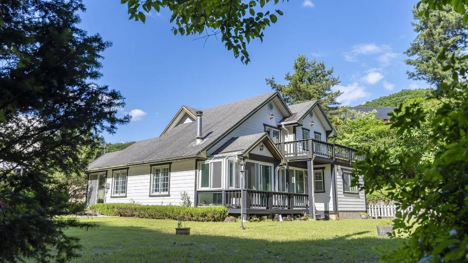yangpyeong seojongpool pet pension Bed and Breakfast in Gyeonggi-do