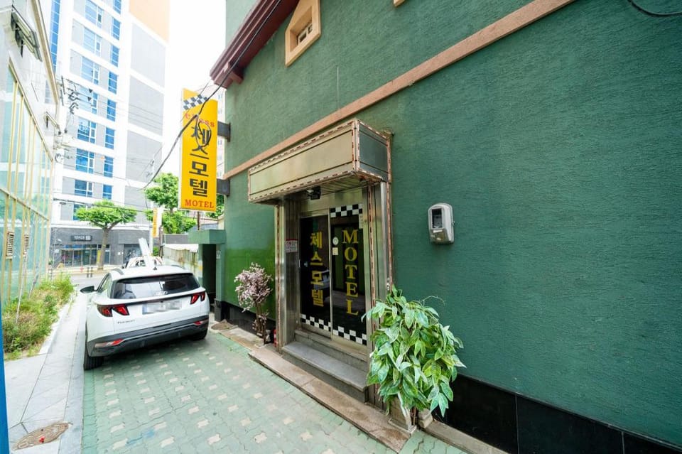 Hoegi Chess Bed and Breakfast in Seoul