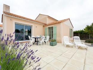 Chic Villa by the Beach Villa in Saint-Jean-de-Monts