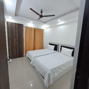 Gokul 3bhk Service Apartment Hindon Ghaziabad  Apartment in Uttar Pradesh