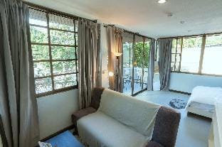 Ekkamai Buds & Beds - 420 Hostel Apartment in Bangkok