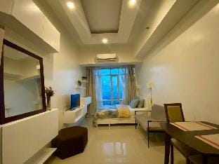 Nordic Style City Skyline View Condo in Makati Vacation rental in Pasay
