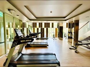 Big comfortable one bedroom free gym pool WiFi  Apartment in Bangkok
