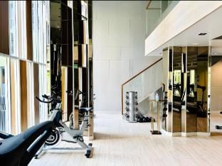 Big comfortable one bedroom free gym pool WiFi  Apartment in Bangkok