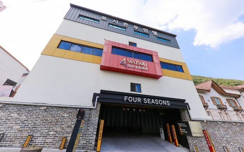 Gongju (Donghaksa) Four Season Hotel in South Korea