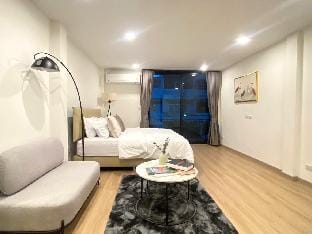 Entire House 4 Beds 4 Baths BTS Ekkamai Vacation rental in Bangkok