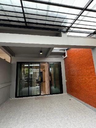 Entire House 4 Beds 4 Baths BTS Ekkamai Vacation rental in Bangkok