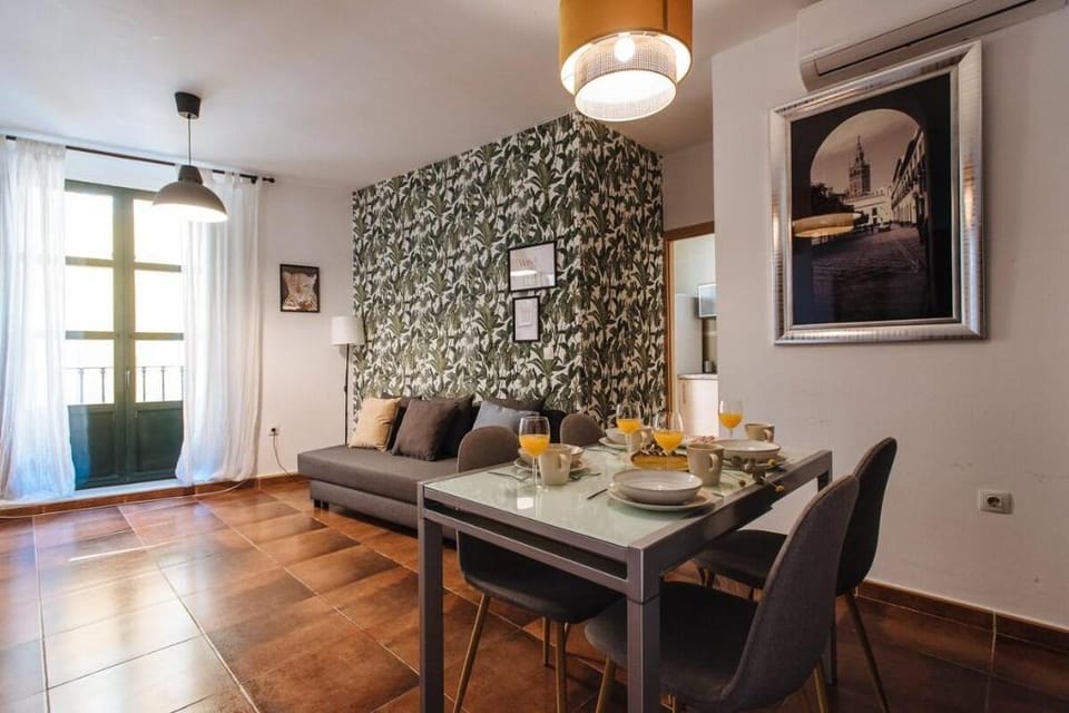 Bright Apartment at Santa Cruz 6 people Parking Op Apartment in Seville